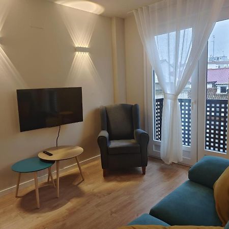 Apartamentos Picasso อัลกาลาเดเอนาเรส ภายนอก รูปภาพ