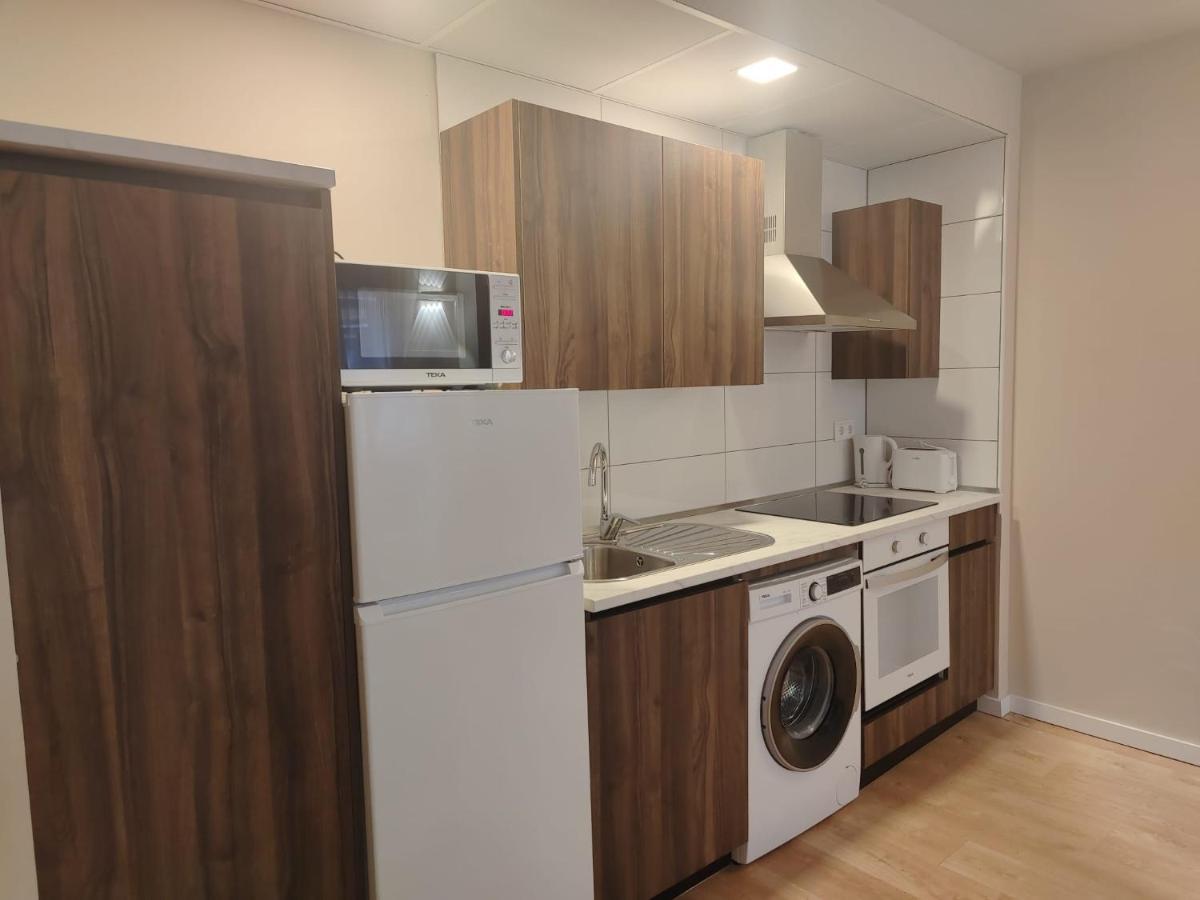 Apartamentos Picasso อัลกาลาเดเอนาเรส ภายนอก รูปภาพ