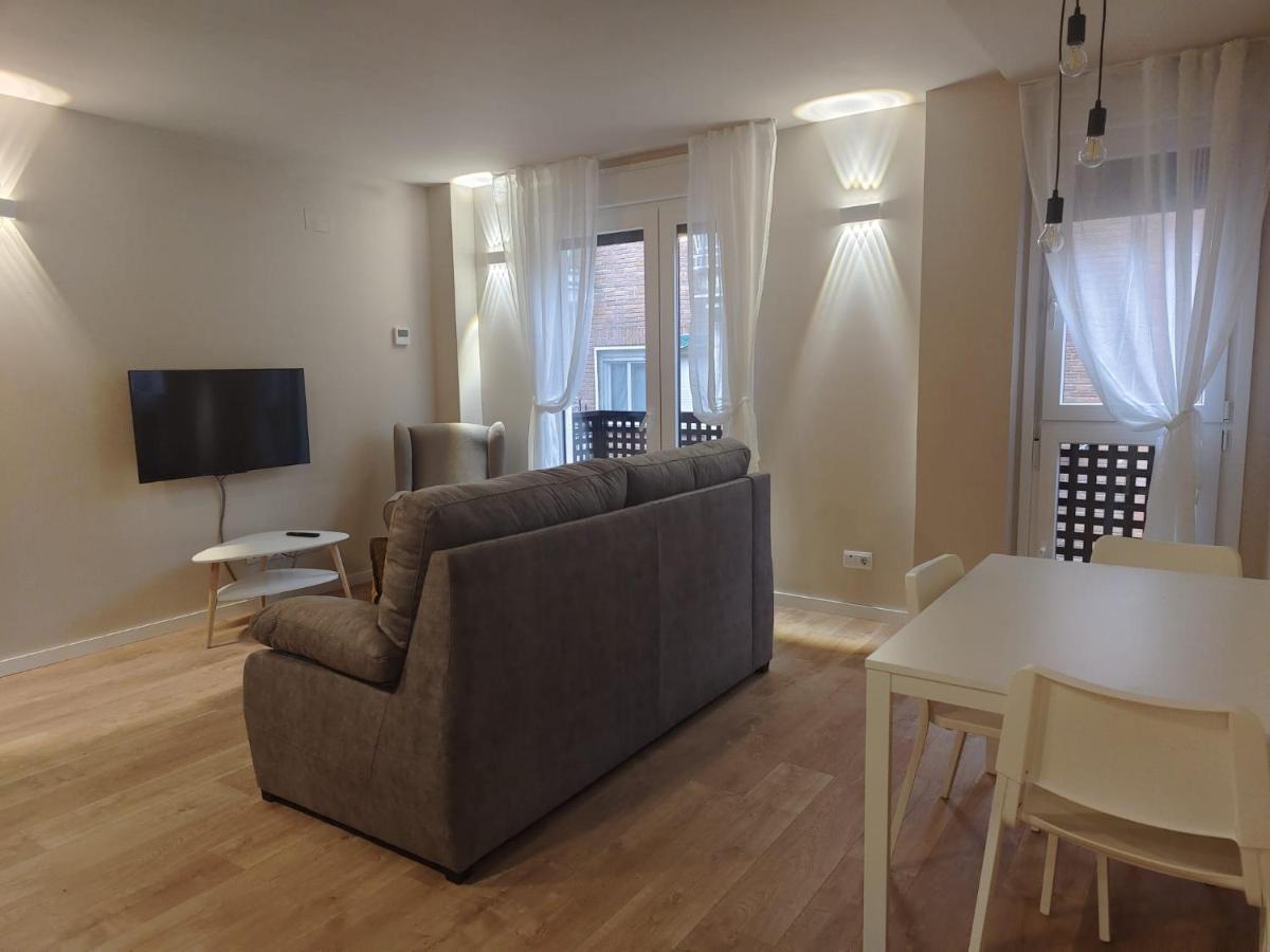 Apartamentos Picasso อัลกาลาเดเอนาเรส ภายนอก รูปภาพ