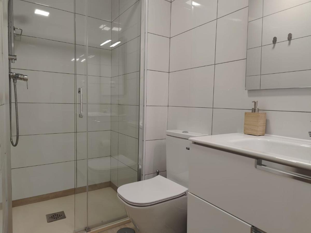 Apartamentos Picasso อัลกาลาเดเอนาเรส ภายนอก รูปภาพ