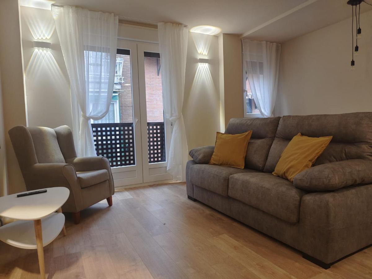 Apartamentos Picasso อัลกาลาเดเอนาเรส ภายนอก รูปภาพ