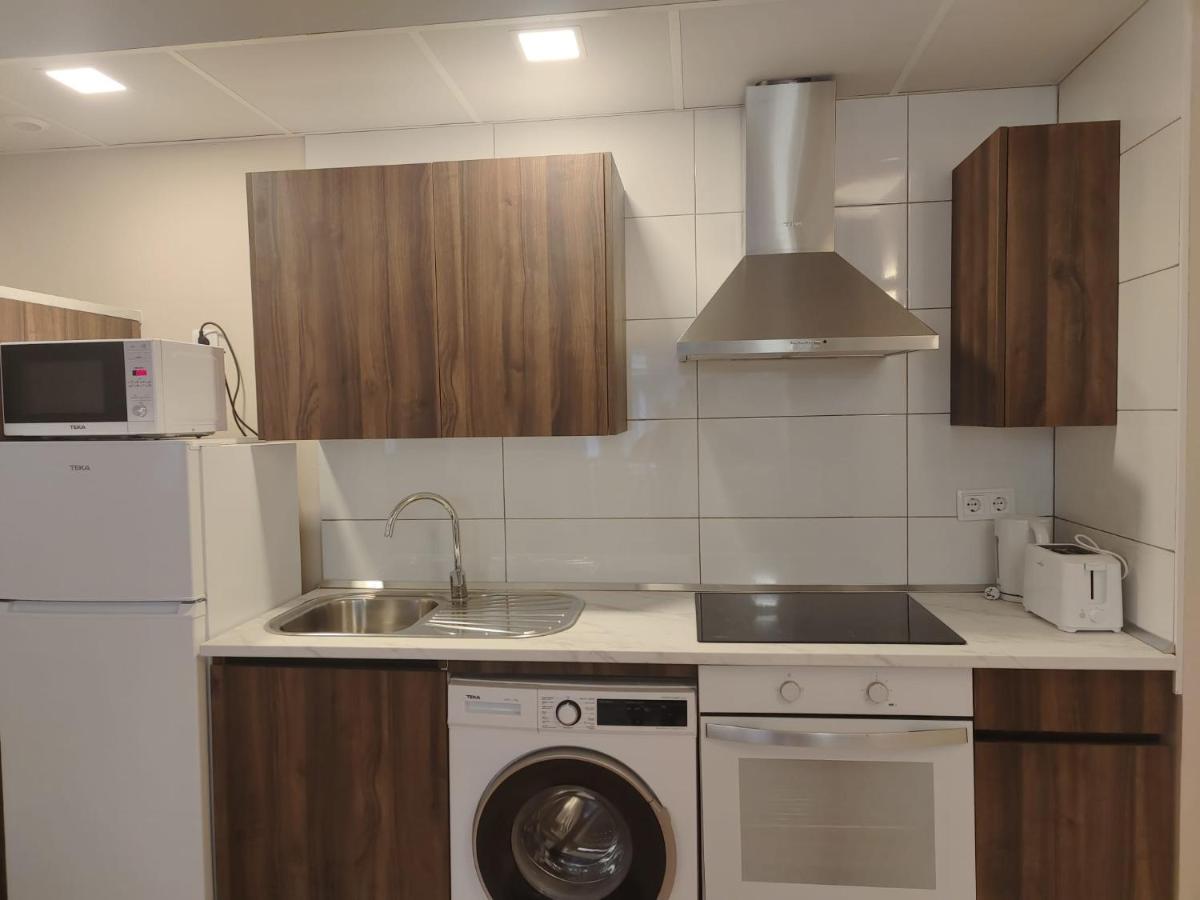 Apartamentos Picasso อัลกาลาเดเอนาเรส ภายนอก รูปภาพ