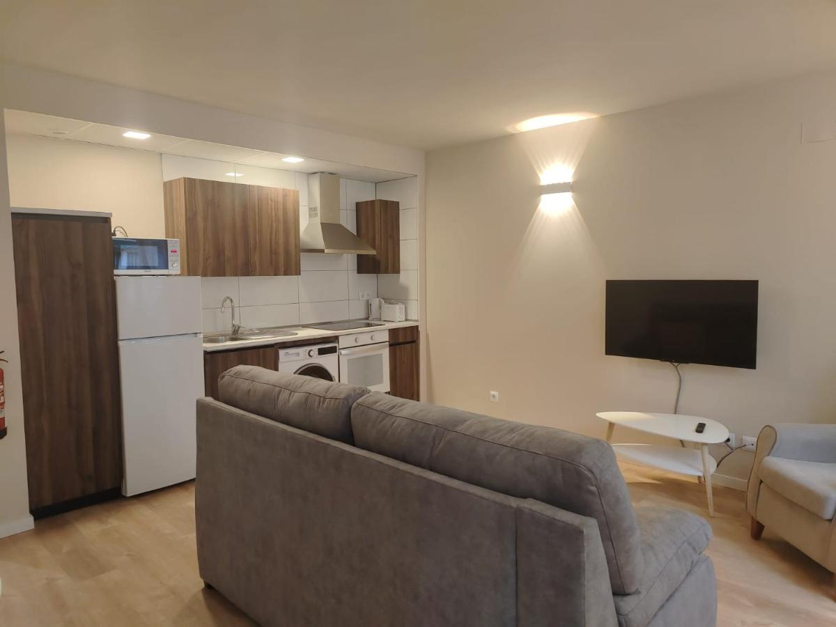 Apartamentos Picasso อัลกาลาเดเอนาเรส ภายนอก รูปภาพ