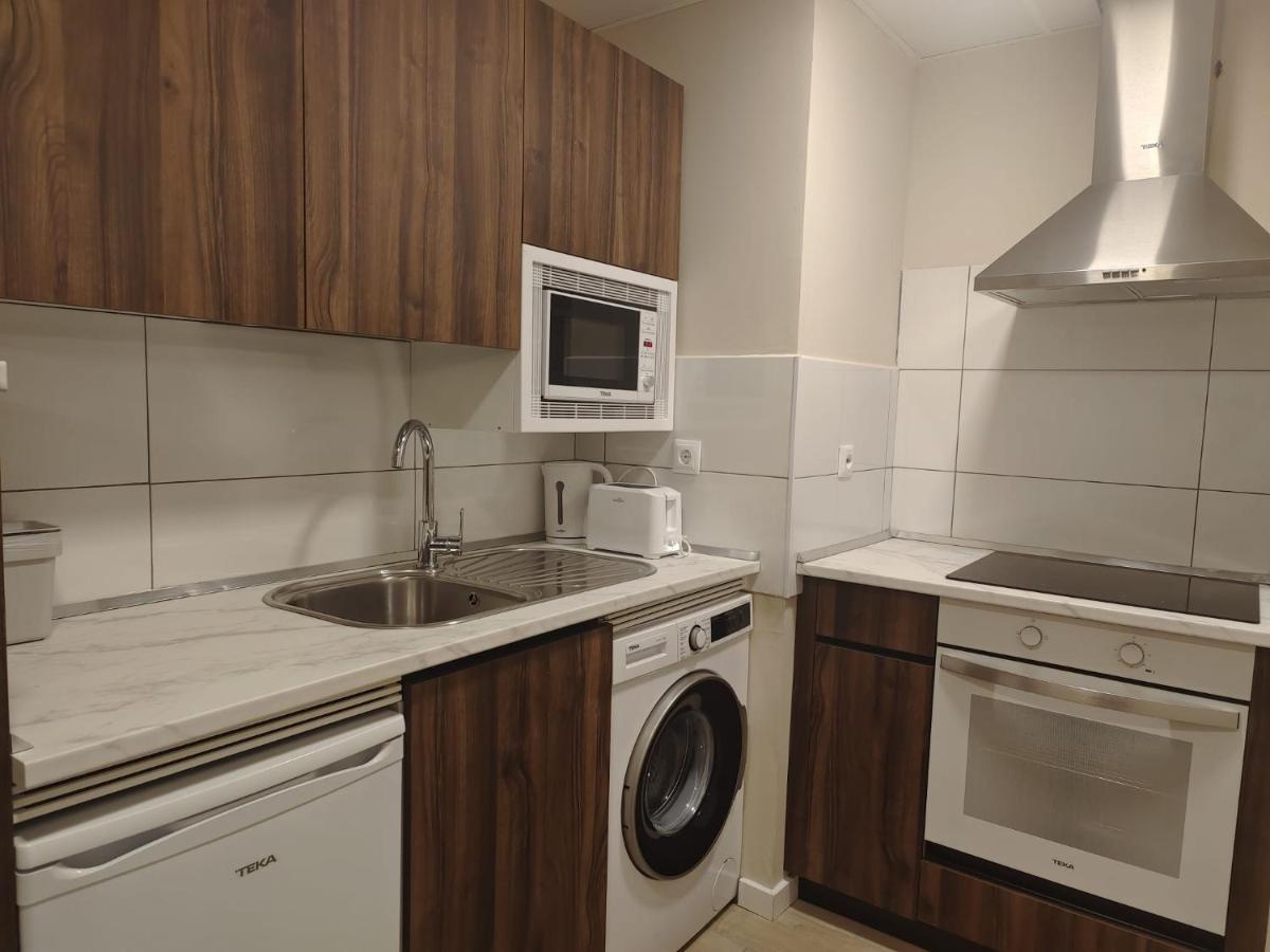 Apartamentos Picasso อัลกาลาเดเอนาเรส ภายนอก รูปภาพ