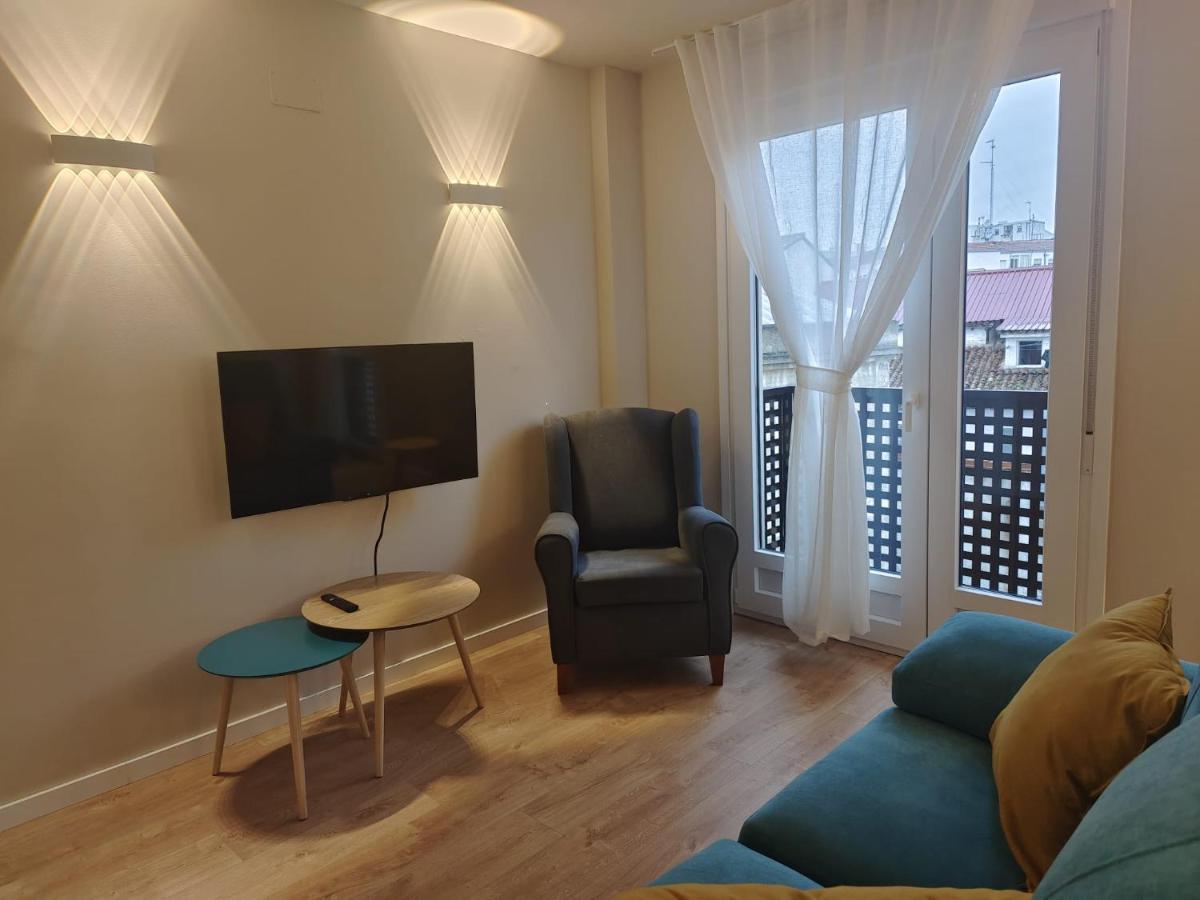 Apartamentos Picasso อัลกาลาเดเอนาเรส ภายนอก รูปภาพ