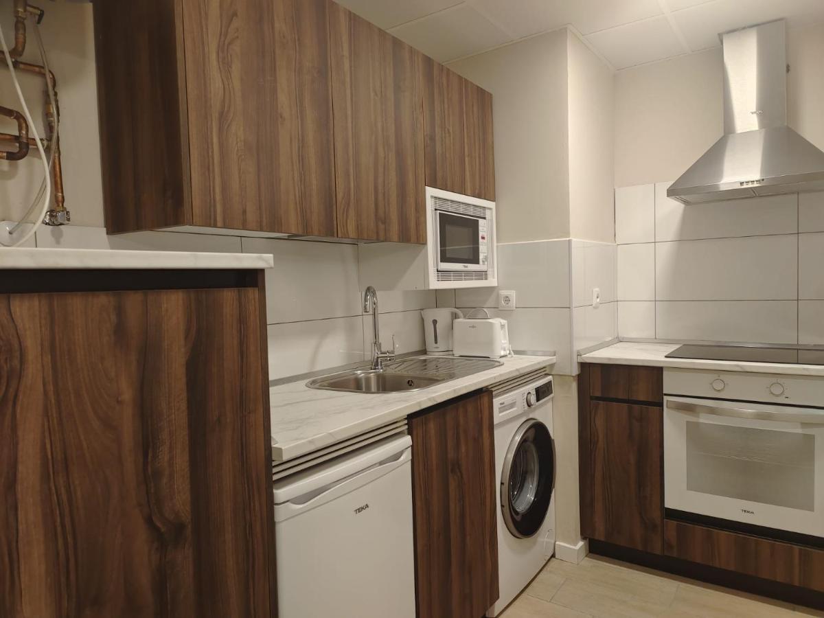 Apartamentos Picasso อัลกาลาเดเอนาเรส ภายนอก รูปภาพ